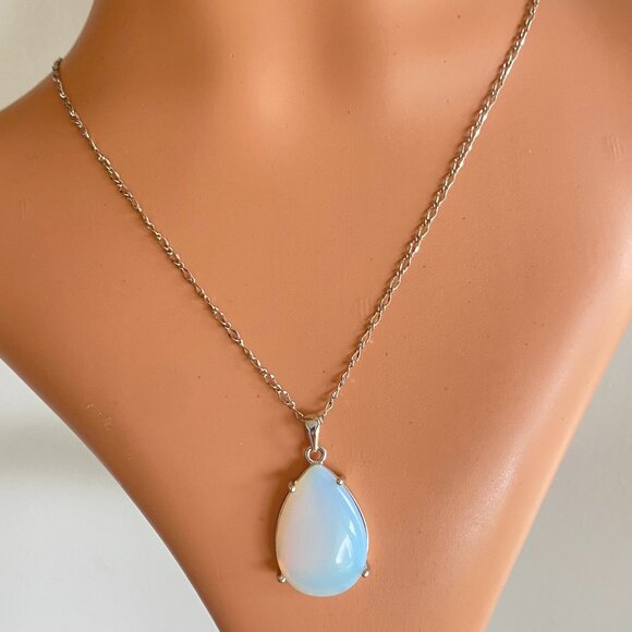 FAC Moonstone Teardrop Pendant Necklace NWT - Picture 1 of 8